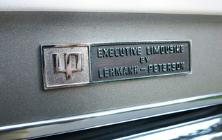 Illustration for article titled Create Your Own Motorcade with this Presidential Limo and Parade Car